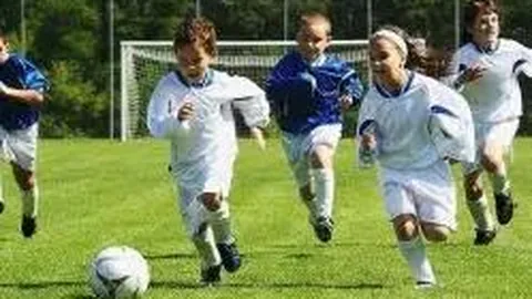 拜仁慕尼黑27轮对决柏林联，以4-0完胜，莱万双响，西格特献处子球